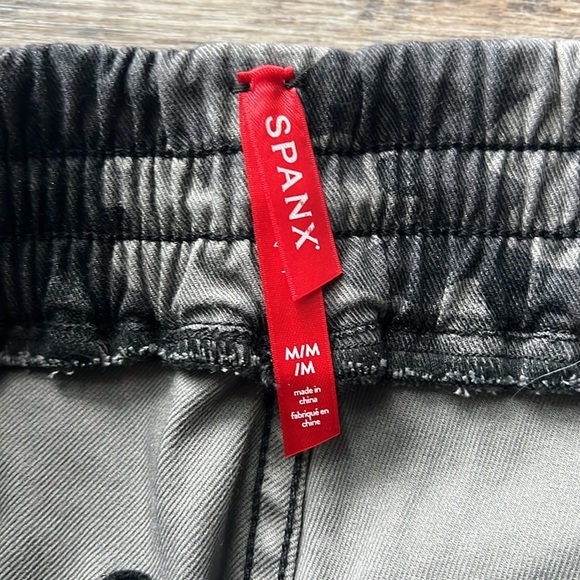 Spanx Stretch Mid Rise Twill Jogger Pants Black Wash Camo Women's Size M Cargo - Picture 5 of 8